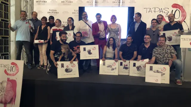 Cocineros del Lilium de Jaca y de los finalistas del concurso 'Tapas de 10'.