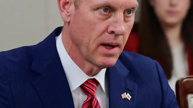 Acting U.S. Defense Secretary Patrick Shanahan talks to South Korean Defense Minister Jeong Kyeong-doo during their meeting at the Ministry of National Defense in Seoul, South Korea, June 3, 2019.  Kim Min-hee/Pool via REUTERS [[[REUTERS VOCENTO]]] SOUTHKOREA-USA/DEFENCE