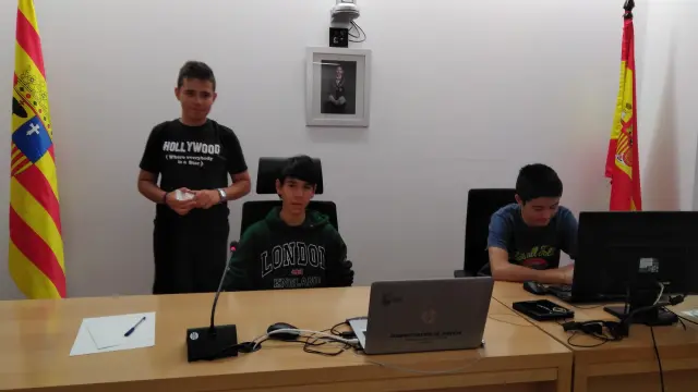 Los alumnos mediadores, en una de las salas de los juzgados de Huesca