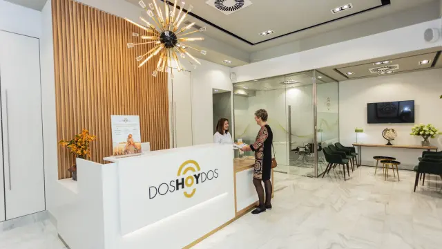Recepción del nuevo centro auditivo de Doshoydos, en la avenida de Juan Pablo II, 42.