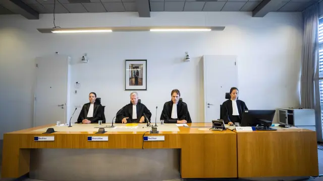 Los miembros del tribunal holandés que juzga al sospechoso del tiroteo de Utrecht.