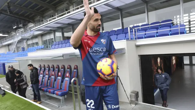 Enric Gallego, el día de la presentación como futbolista de la SD Huesca.