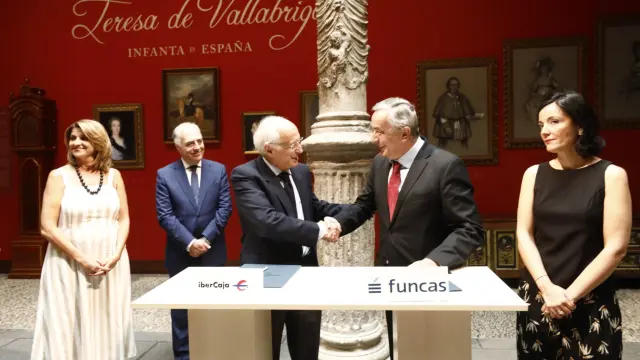 Firma del convenio entre Fundación Ibercaja y Funcas.