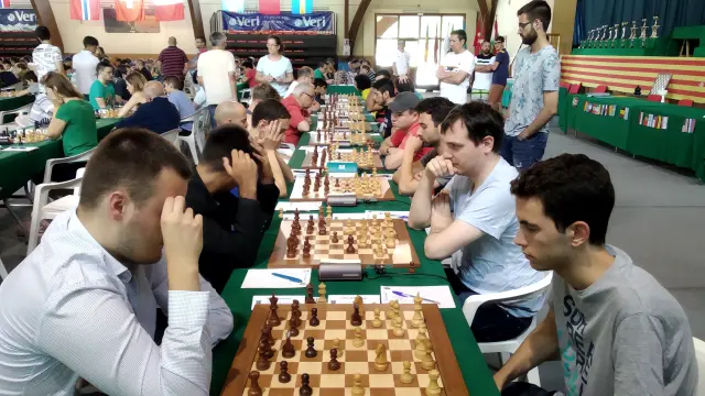 Los ajedrecistas durante el torneo "Villa de Benasque".