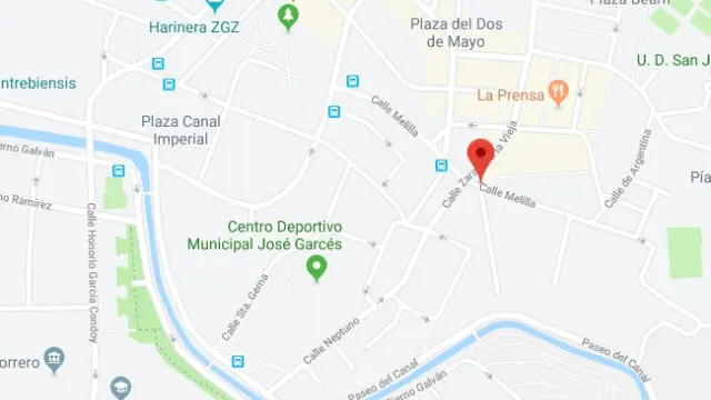 Los Bomberos de Zaragoza trabajan en la extinción de un incendio en la calle Melilla