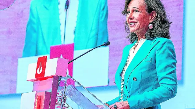 La presidenta del Santander, Ana Patricia Botín, durante la intervención en la junta celebrada este martes.
