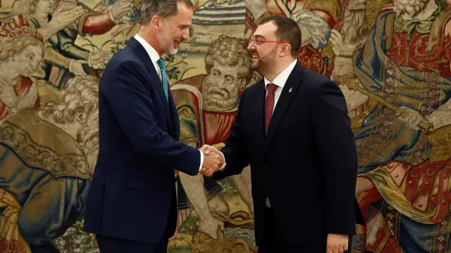 El Rey Felipe VI recibe a Adrián Barbón, presidente de Asturias.