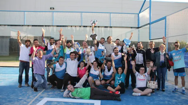 Participantes de la edición del año pasado del torneo de pádel de Atades.