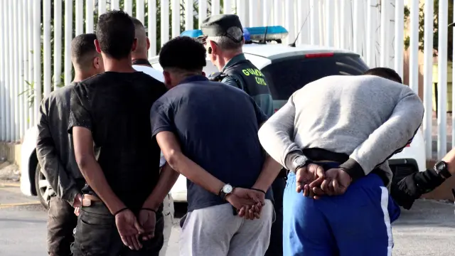 Inmigrantes detenidos en Ceuta en el marco de la 'Operación Feriante'.