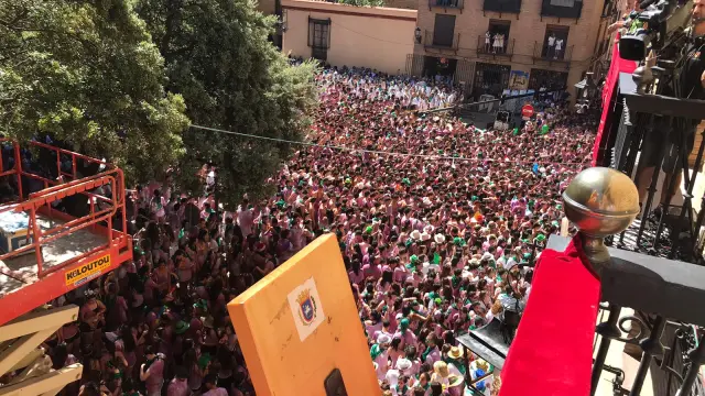 El chupinazo hace estallar la fiesta en Huesca.