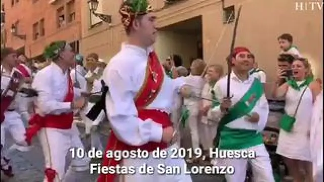 Este sábado, 10 de agosto, Huesca vive el día grande de sus fiestas patronales en honor a San Lorenzo y los Danzantes han sido los encargados de animar la fiesta desde primera hora de la mañana.
