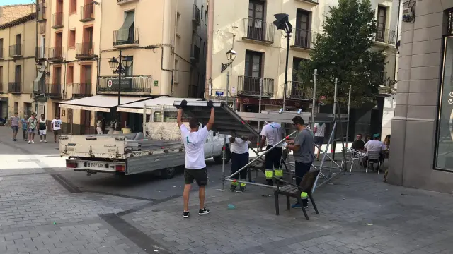 Brigadas municipales trabajando en las Fiestas de San Lorenzo de Huesca 2019