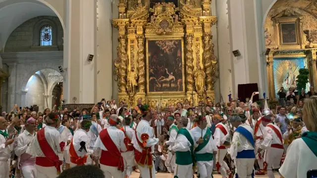 Ya dentro de la basílica de San Lorenzo, a punto de iniciarse la misa por el patrón en el día grande de las fiestas.