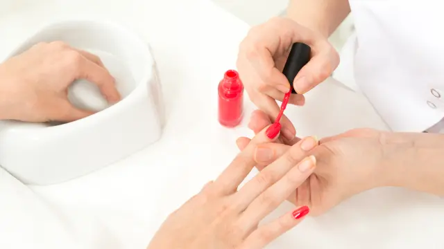 Los centros de manicura y pedicura han proliferado como respuesta a una demanda cada vez mayor por la estética de las uñas.