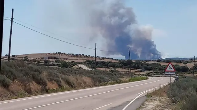 Un incendio amenaza el Parque Natural de las Arribes del Duero en Salamanca.