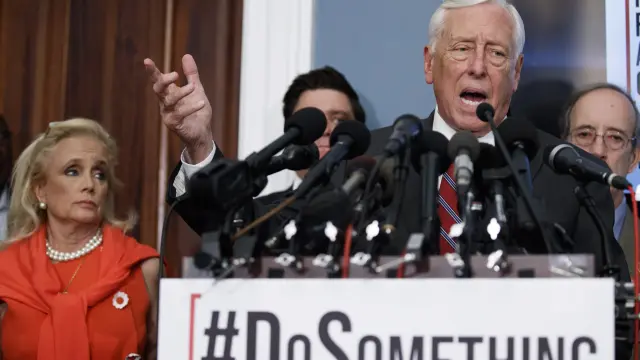 Washington (United States), 13/08/2019.- House Majority Leader Steny Hoyer responds to a question from the news media following calls on Senate Majority Leader Mitch McConnell and the Senate to take action on H.R. 8 - Bipartisan Background Checks Act of 2019 during a press conference in the US Capitol in Washington, DC, USA, 13 August 2019. The house passed the background check legislation in February but Leader McConnell has not brought it to the floor of the Senate for debate. (Estados Unidos) EFE/EPA/SHAWN THEW House Majority Leader Steny Hoyer calls on Senate Majority Leader Mitch McConnell to take action on Background Checks