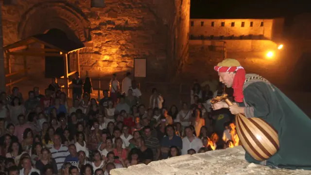 Las visitas teatralizadas al castillo templario de Monzón se han convertido en el mayor atractivo turístico de la ciudad.