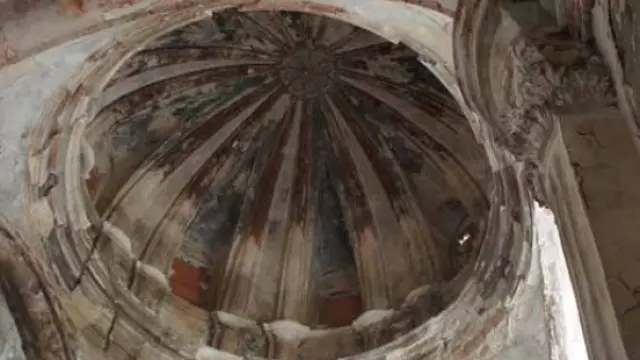 Detalle del interior de la capilla, que lleva 50 años tapiada.