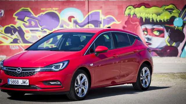 Pruebas del nuevo Opel Astra en una imagen de 2017.