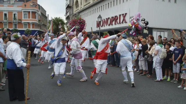 La última vez que los Danzantes de Huesca bailaron fuera de San Lorenzo fue en 2014 en Tarbes (Francia).