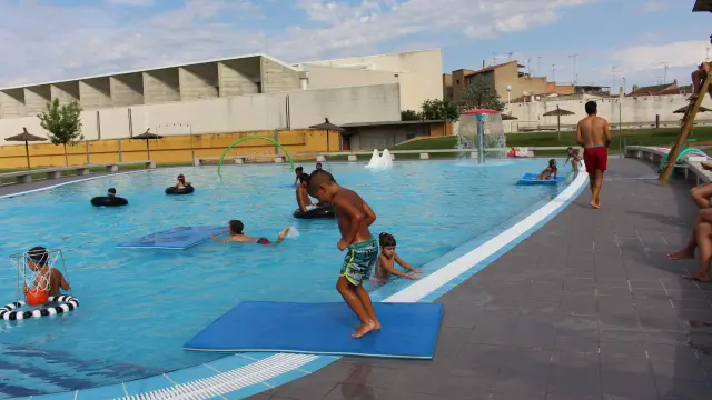 Récord de usuarios en las piscinas de Binéfar este verano,