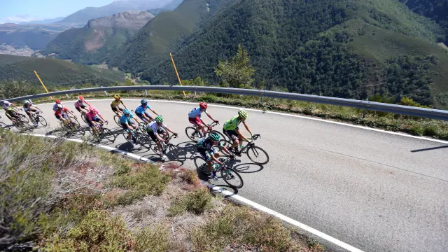 Samitier comandando la fuga de la jornada en la 15ª etapa de la Vuelta a España.