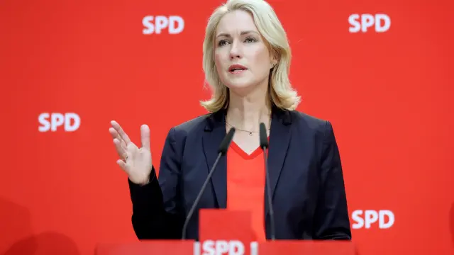 La líder provisional del SPD alemán, Manuela Schwesig, dimite para tratarse de un cáncer.