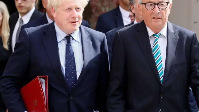 El primer ministro británico, Boris Johnson, y el presidente de la Comisión Europea, Jean-Claude Juncker, tras su reunión en Luxemburgo.