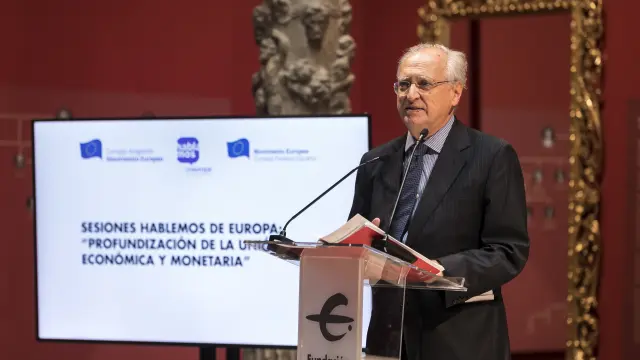 El presidente del Consejo Federal Español del Movimiento Europeo, Francisco Aldecoa Luzárraga, durante su intervención en el Patio de la Infanta.