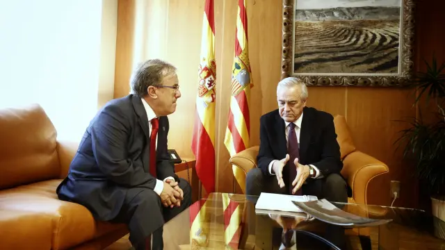 Ángel Dolado y Javier Sada, este miércoles, en las Cortes de Aragón.