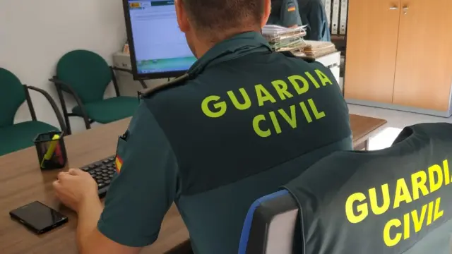 La Guardia Civil le siguió el rastro en la red hasta dar con su identidad.