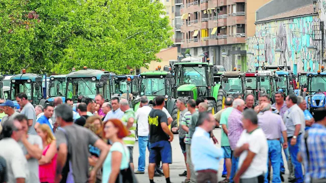Movilización de fruticultores aragoneses y catalanes en Fraga en 2017, también en protesta por los bajos precios en origen.