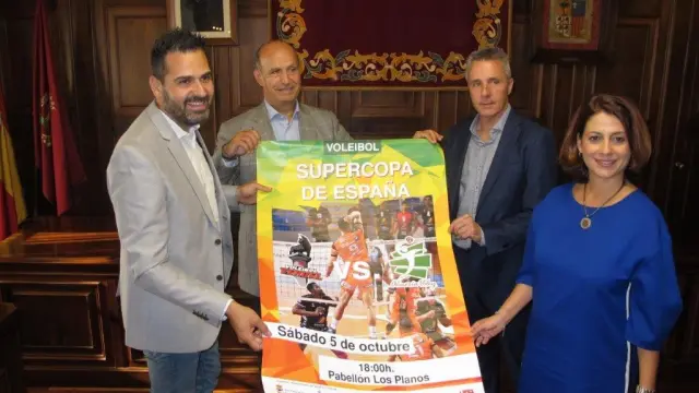 De izquierda a derecha, Francisco Blas, Carlos Ranera, Javier de Diego y Emma Buj, en la presentación de la Supercopa de voleibol en Teruel.