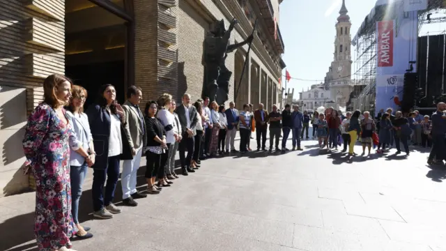 Un momento de la concentración de la España Vaciada en la plaza del Pilar.