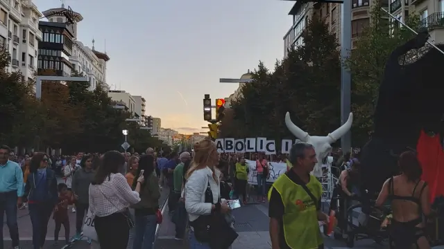 Manifestación antitaurina en el centro de Zaragoza.