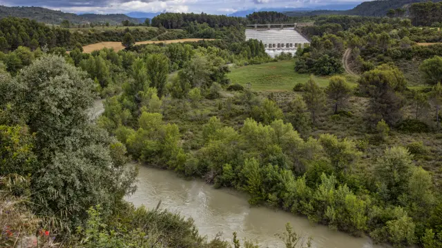El río Gállego, a su paso por el embalse de Ardisa, uno de los atractivos de la zona.