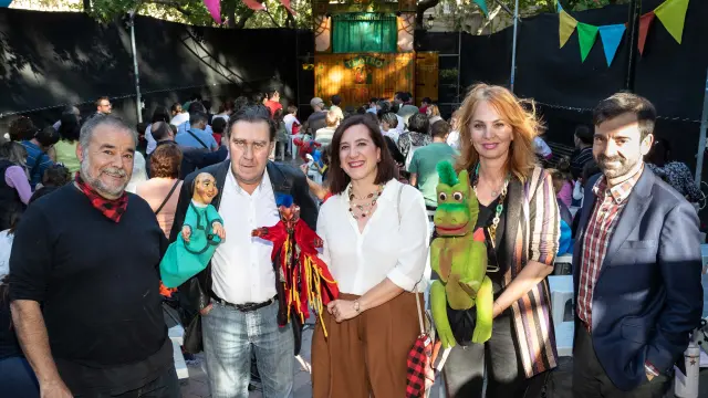 Sara Fernández y Carmen Herrarte este lunes en la Plaza de Los Sitios.