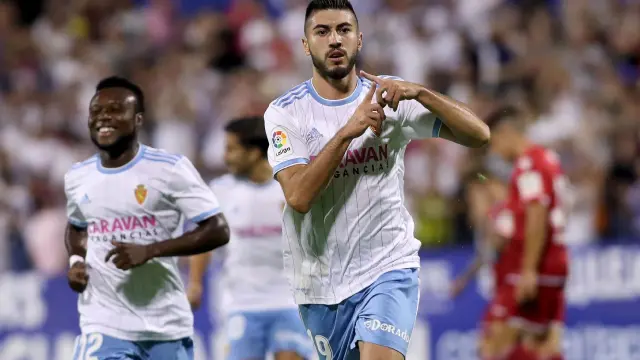 Papunashvili, con Igbekeme y Ros detrás, celebra un gol marcado en septiembre del año pasado al Deportivo de La Coruña, en la 2ª ronda de Copa en la que el Real Zaragoza eliminó a los gallegos (2-1).