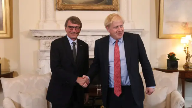 El presidente del Parlamento europeo, David Sassoli, y el primer ministro británico, Boris Johnson, este martes en Londres.