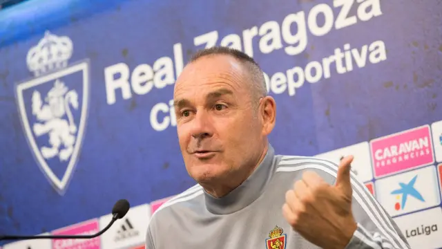 Víctor Fernández, en la tarde de este martes, en la previa al partido del Real Zaragoza en Fuenlabrada.