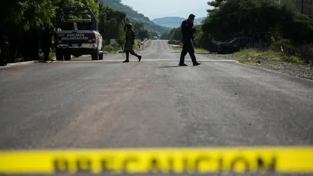 Vista general del operativo de las fuerzas de seguridad tras la emboscada en Michoacán (México).