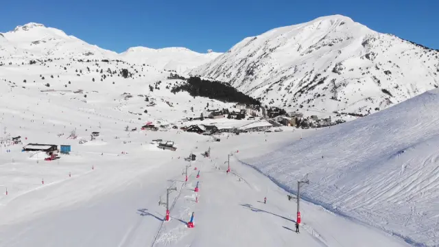 Imagen de archivo de la estación de esquí de Candanchú.