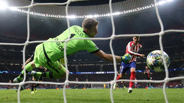 Momento en que Álvaro Morata mete un gol al Bayern Leverkusen