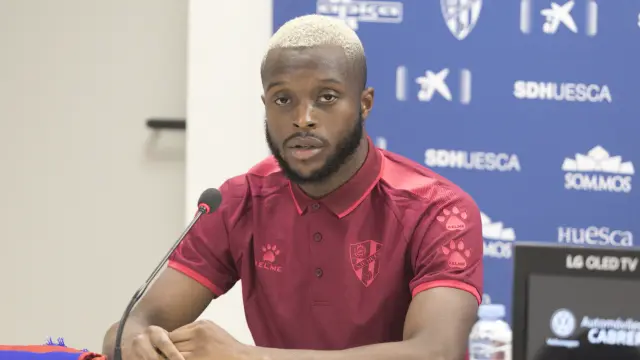 Cheick Doukouré, durante su presentación como jugador de la SD Huesca.