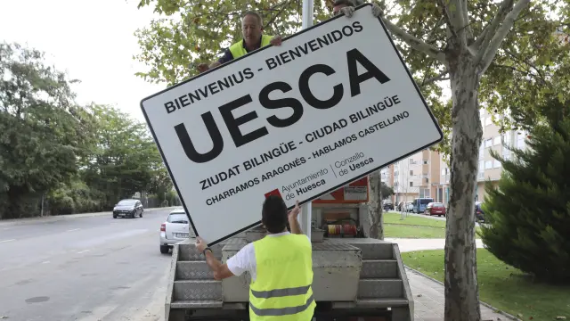 Los letreros se colocaron en las entradas de Huesca hace un año y se retiraron el 1 de octubre.