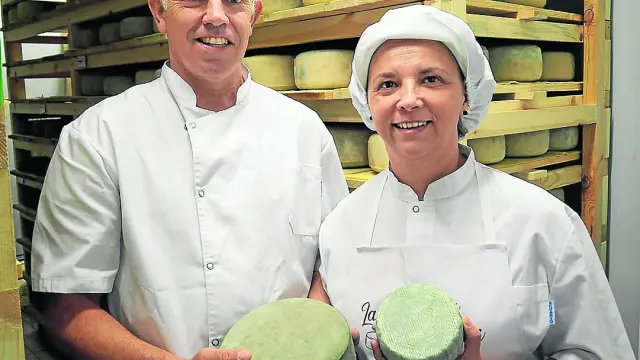 Alberto Bailo y Anabel Benedicto son los propietarios de La Quesería de Biota