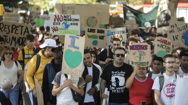Manifestación en Zaragoza de jóvenes contra el cambio climático.