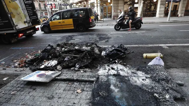 Destrozos causados en Barcelona por la violencia callejera.