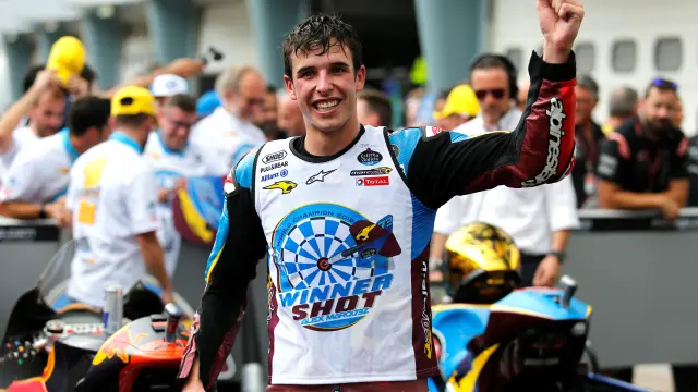 Alex Márquez celebra su segunda posición en Sepang y se proclama campeón del mundo de Moto2.