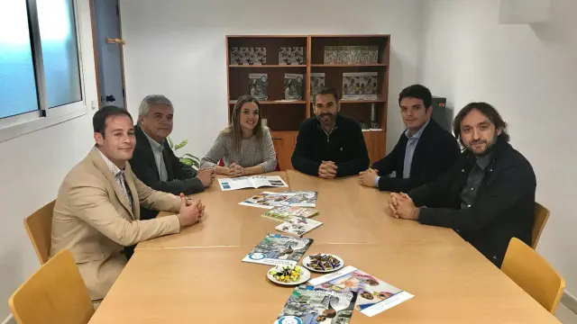Imagen del encuentro entre la consejera de Ciencia, representantes de Aspanoa y los investigadores.